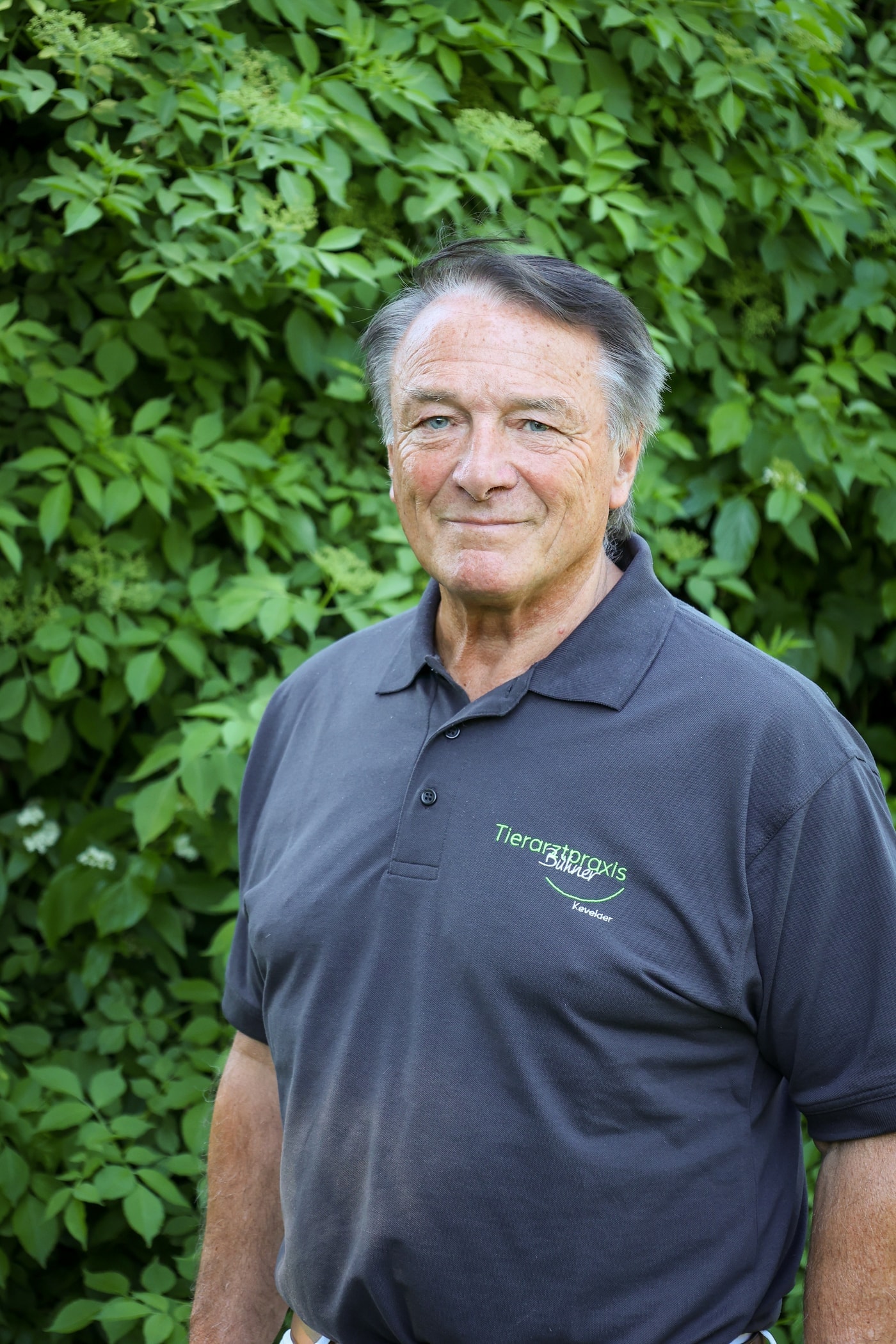 Willi Bühner, Praxisgründer der Tierarztpraxis Bühner